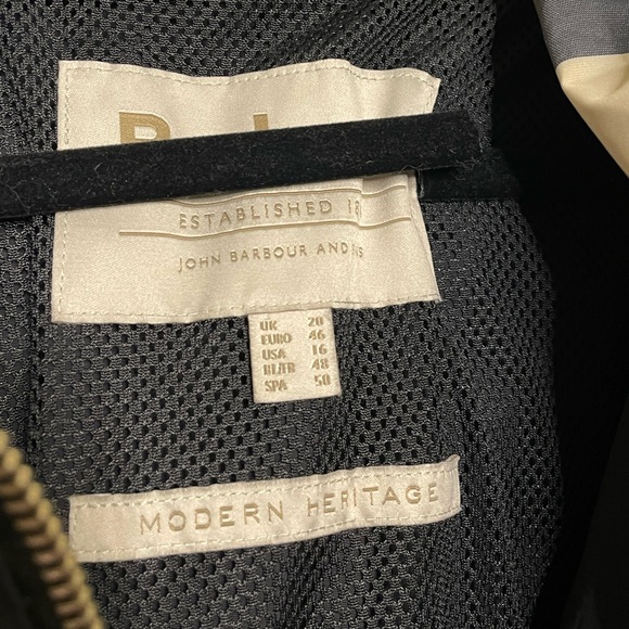 Barbour Orson Showerproof Hooded Jacket - Picture 7 of 9